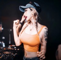  夜店美女_dj娱乐场所里的风景线